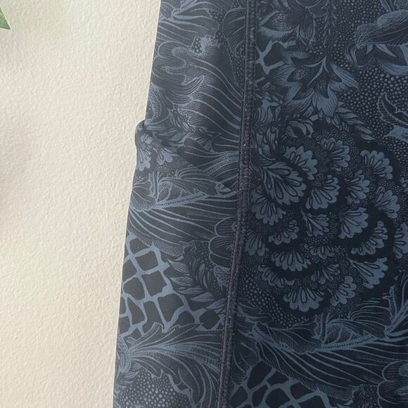 Lululemon Floral Print Speed Up Crop Leggings Sz 4 - Picture 5 of 11